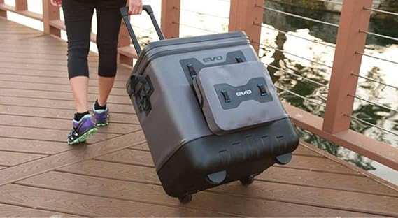 Geleira com rodas Evolution Outdoor, isolada e à prova de vazamentos, EVO Premium, com tampa moldada em ABS, 8 presilhas para acessórios e alça retrátil de 4 níveis.