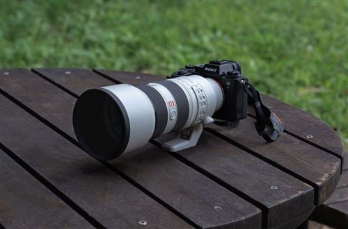 Objetivo híbrido Sony FE 70-200mm f/2.8 GM II branco